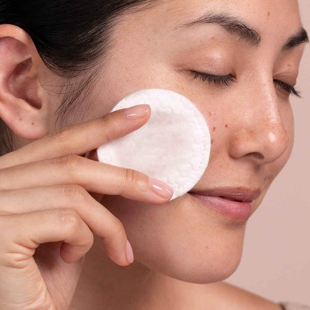 Eminence Organics Bright Skin Licorice Root Exfoliating Peel model applying on face